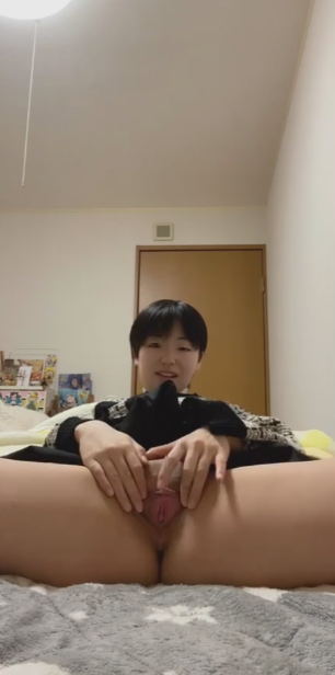 短髪女子の大胆オナニー